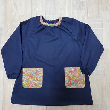 【80〜160】 リバティE ラセンビィコットン ネイビー 長袖スモック 首パイピング 着丈延長可