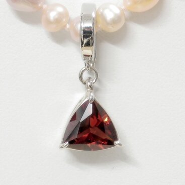 2.35ctガーネットとSV925のトップ（トップのみの販売です、天然石、柘榴石、誕生石、ロジウム、トリリアントカット）