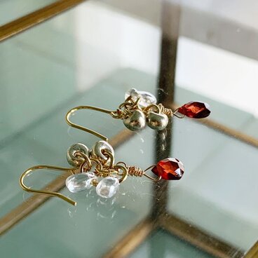 【1月の誕生石】今日の私に、そっと自信を。ガーネットピアス／イヤリング