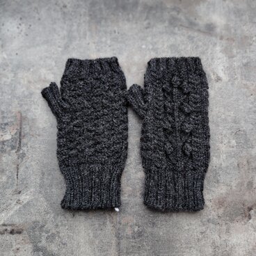 Hand-knit hand warmers / 木の実