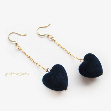 ベロアハートのピアス/ネイビー【イヤリング等変更可】