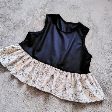 新春セール！上質ブラックウールフリルベスト