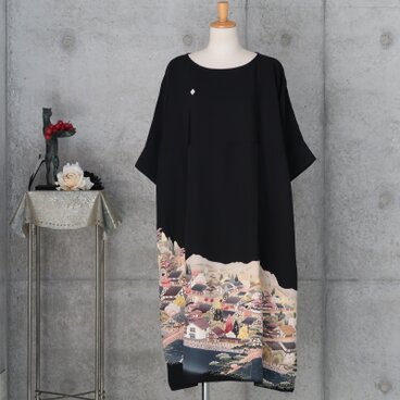 黒留からのワンピース　 ゆったり目　 ドロップショルダー　着物リメイク