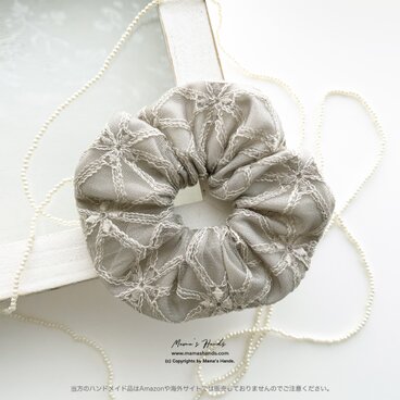 《ふんわり グレイッシュ 刺繍 》おしゃれな くすみ グレー  レース ヘアゴム シュシュ
