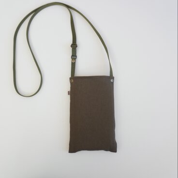 シンプル　スマホポシェット　カーキ