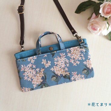 リバティ アーカイブ・ライラックの横型スマホポシェット＊ピーコックブルー＊