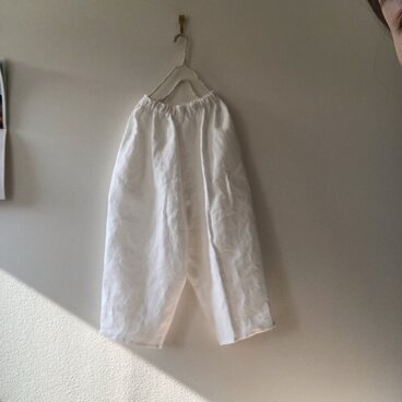 ホワイトリネンのゆったりパンツ(045)