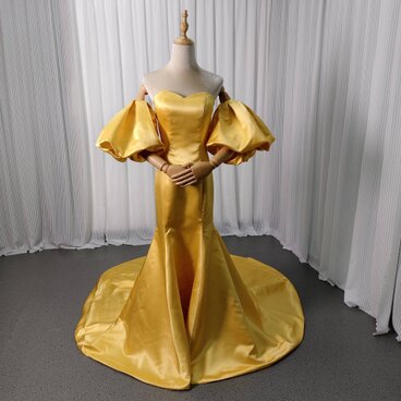 カラードレス イエロー ベアトップ パフスリーブ マーメイドライン編み上げ 光沢サテン ロングトレーン 二次会