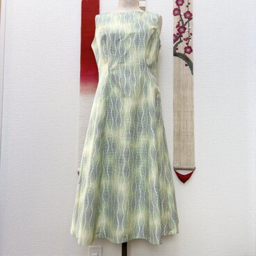 静かに優雅さを纏う大島紬プリンセスラインワンピース　待春