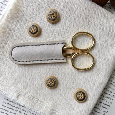 糸切りはさみケース／刺繍はさみカバー／ネイルシザー／革／アイボリー
