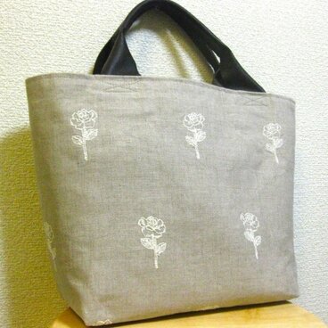 春夏　リネン刺繍トートバッグ