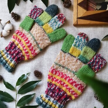 春色手袋〜オパール毛糸のスマホ対応５本指手袋