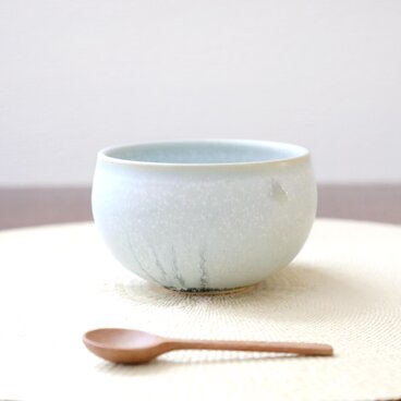 白い結晶釉のお湯のみ