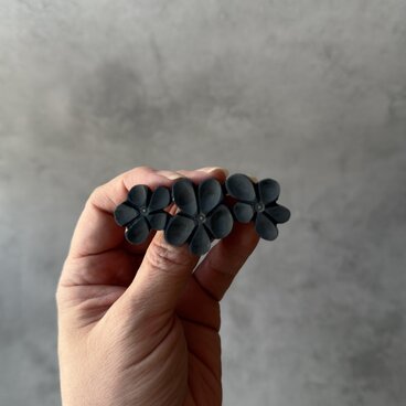 287 ヴィンテージ 夜更けの群青花 ― プラスチックフラワーブローチ