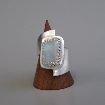 赤い遊色ちらほら