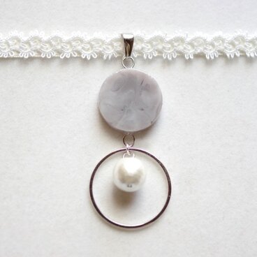 【受注製作】レジンアート　ラウンドモチーフとタティングレースとサテンリボンのチョーカー〈雲に抱かれて〉