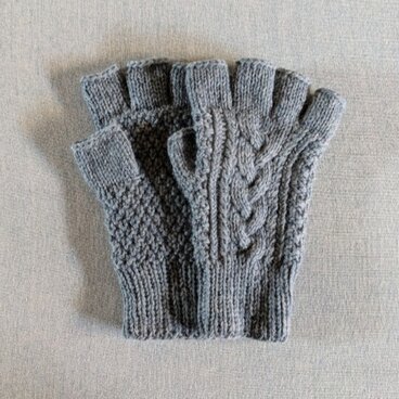 軽やかさを纏う 指なし手袋淡いインディゴブルー(男性用M〜L)