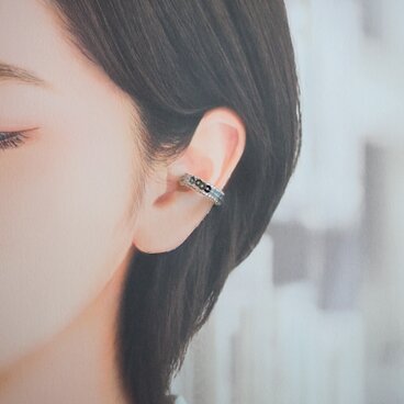 ビーズとスパンコールのイヤーカフ・細（シルバー）【受注】