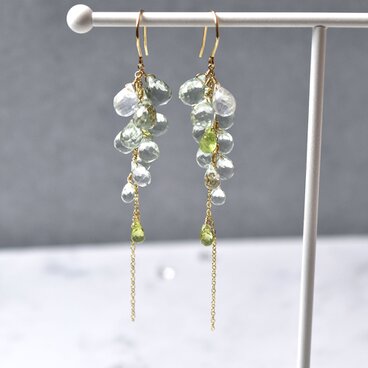 【14kgf】グリーンアメジストを贅沢に束ねたピアス｜レインボームーンストーン・ペリドット添え