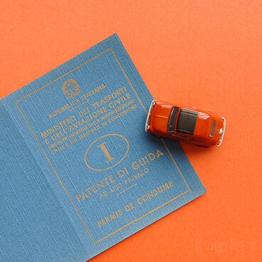 イタリアの古い自動車免許証の表紙