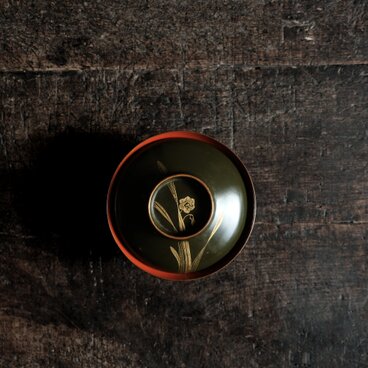 金の水仙◆深緑で素敵。古輪島塗　漆芸沈金蓋付椀　古漆器　骨董・antiques 古民家　明治〜大正時代