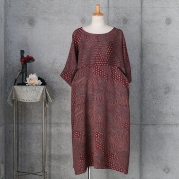 絹のワンピース　 ゆったり目　 ドロップショルダー　着物リメイク