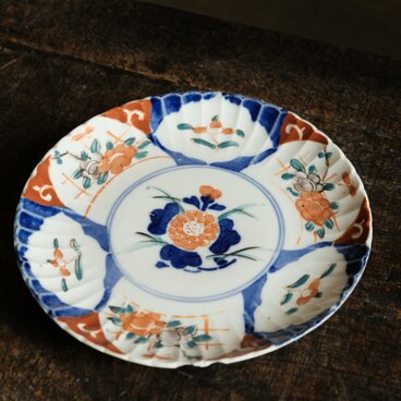 草花と蝶々◆伊万里　花文色絵金彩七寸中皿　古民家　骨董・antiques 明治期 【欠け有り】i5