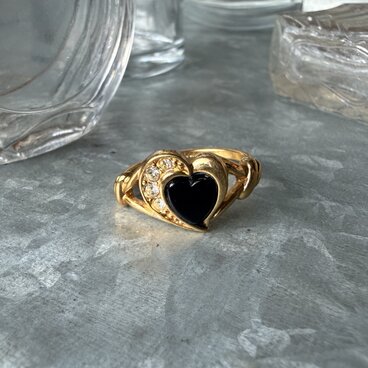 RA150-【 AVON 】エイボン・ヴィンテージリング  Gold Tone Black Onyx Heart Ring