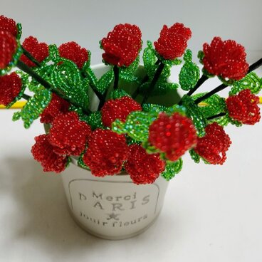 ビーズフラワー赤いミニバラ