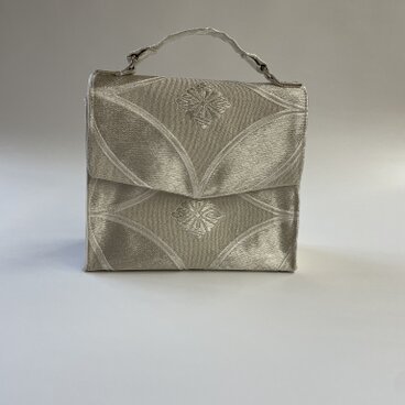 銀色の帯地ハンドバッグ｜小ぶり・軽量・フォーマル対応｜着物リメイク【一点もの】