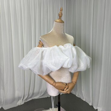 オフショルダー オフホワイト 上質オーガンジー 編み上げ ふわふわ エレガント 結婚式/披露宴