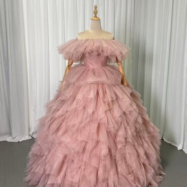 人気上昇！薄桃色 カラードレス 取り外しオフショルダー 柔らかく重ねたチュールスカート ロング 編み上げ 前撮り