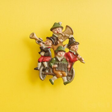 Kuhn 楽隊のヴィンテージブローチ ピューター