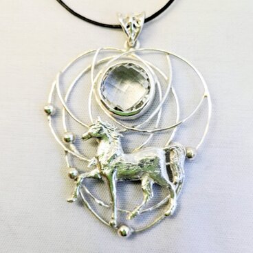 午年ペンダント