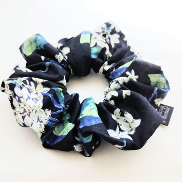 リバティライラックのビッグシュシュ(ブラック)