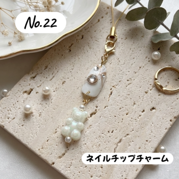 くまモチーフ ネイルチップチャーム｜ホワイト×ゴールド｜大人ガーリー 上品 ハンドメイドチャーム｜一点物