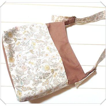 ビューティフルガーデンのショルダーバッグ