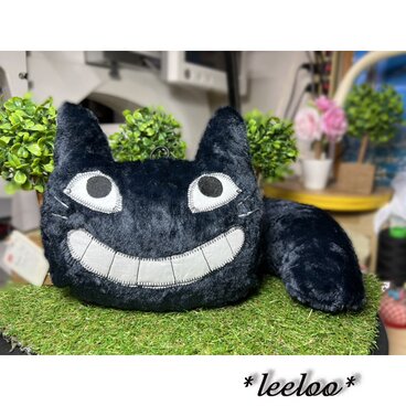 黒猫にゃーの巨大スマホストラップ／ふさふさもこもこアップリケ雑貨／黒胴尻尾18-1