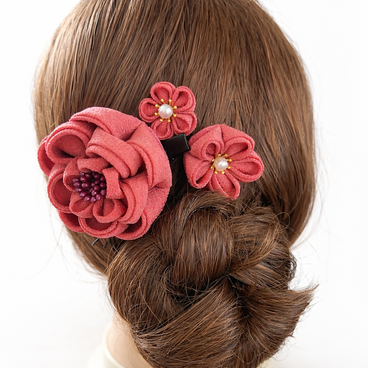 つまみ細工の髪飾り　紅花の重なり 大輪5cm・中3cm・小2.5cm