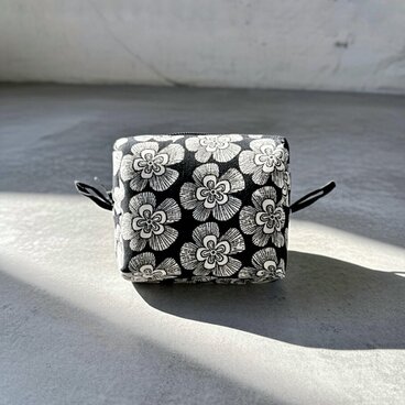 ミニミニポーチ/小さめサイズ/小さくても大容量/ボタニカル柄/黄色/上品・大人可愛い・小物整理/アクセサリー・メイク・化粧ポーチ