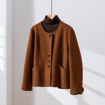 軽やかで温かなショートコート ウール混ダブルフェイスショートコート ゴールドブラウン 260107-2