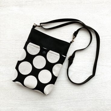 帆布のポシェット（ブラックドット）