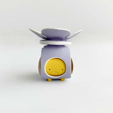 花にまぎれる革のミニオブジェ【moka / もか】（パープル×イエロー×ホワイト）