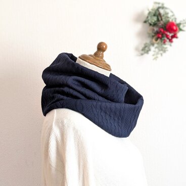 ♡肌触りしっとり♡ジャガードニットスヌード♡濃紺