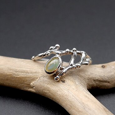 クリソベリルキャッツアイのデザインリング　13.5号　～金緑のまなざし～　天然石アクセサリー　指輪　一点物　macari