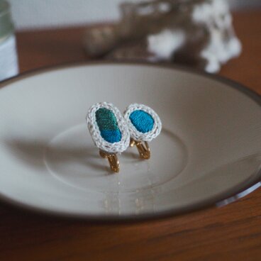 刺繍イヤリング「平穏」