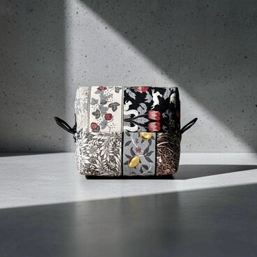 ミニミニポーチ/パッチワーク風・大人柄/小さめでも大容量/小物入れ・サニタリー・化粧・メイク・アクセサリー/沢山入るポーチ