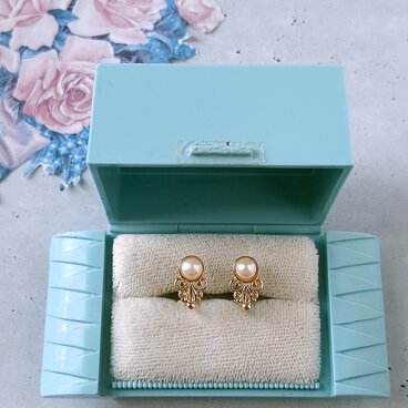 《Avon》 “ROMANTIC MOMENTS” エイボン ヴィンテージイヤリング