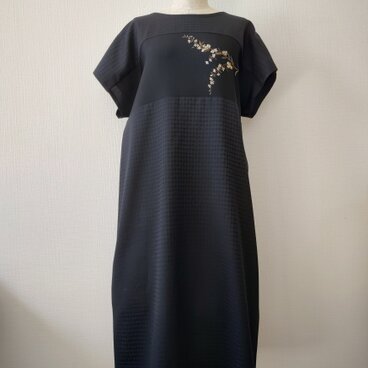 ワンポイント刺繍小花×服地ワンポイント