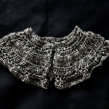 feather petal collar [black]